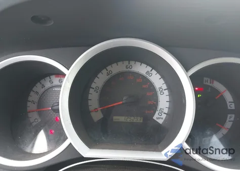 2015 Toyota Tacoma Base V6 z USA, uszkodzony, nr VIN 3TMMU4FN0FM083581